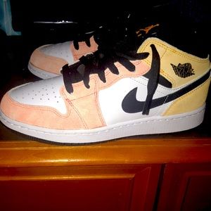 I’m selling my nike Jordan’s had them on 1 time